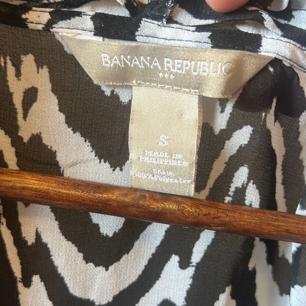 Banana Republic Sleeveless Chevron Print V Neck Blouse Women's‎ Size S - Picture 4 of 6
